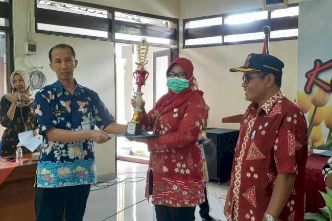 Penyerahan Lomba Dekelana