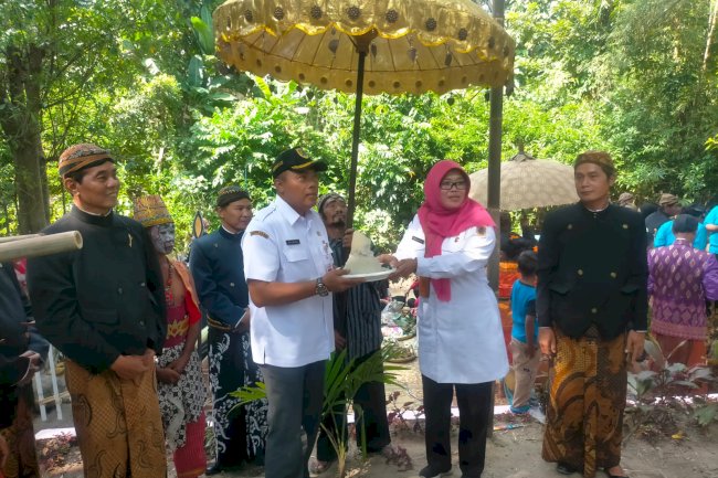 TRADISI MUCUKI DI DESA DANGURAN