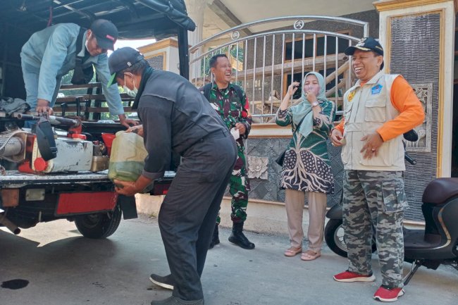 Fogging Kelurahan Gayamprit Mempersempit Gerak Nyamuk