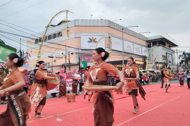 Sukses di Kirab Budaya, Klaten Selatan Tampilkan Kekompakan "Gotong Royong" Bersama SMK Negeri 3 Klaten