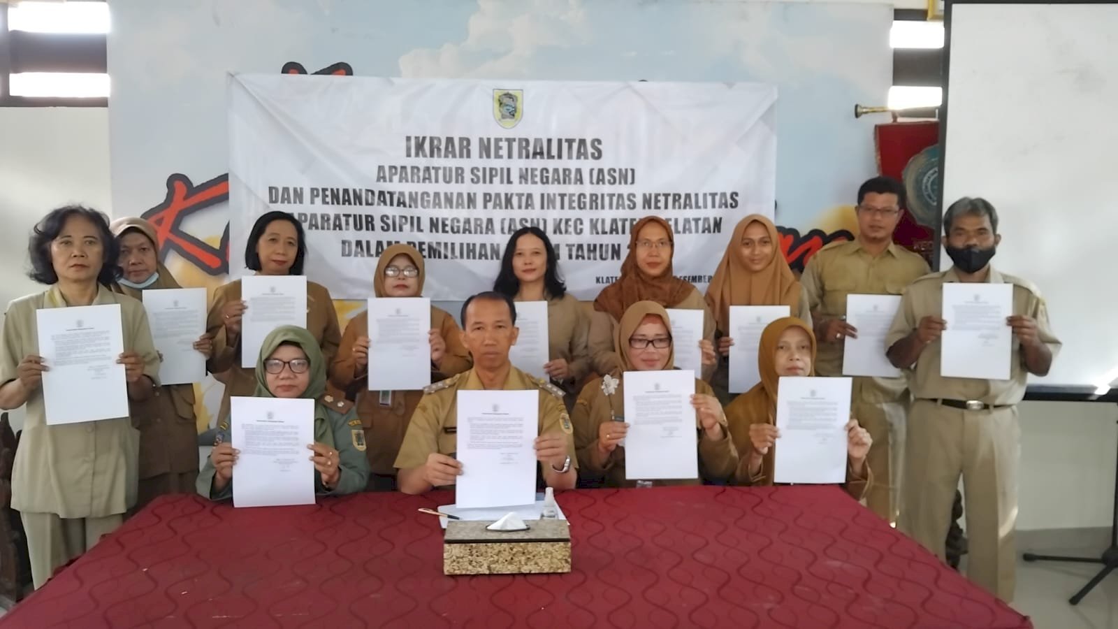 Penandatanganan dan Pembacaan Pakta Integritas ASN Kecamatan Klaten Selatan untuk PEMILU 2024