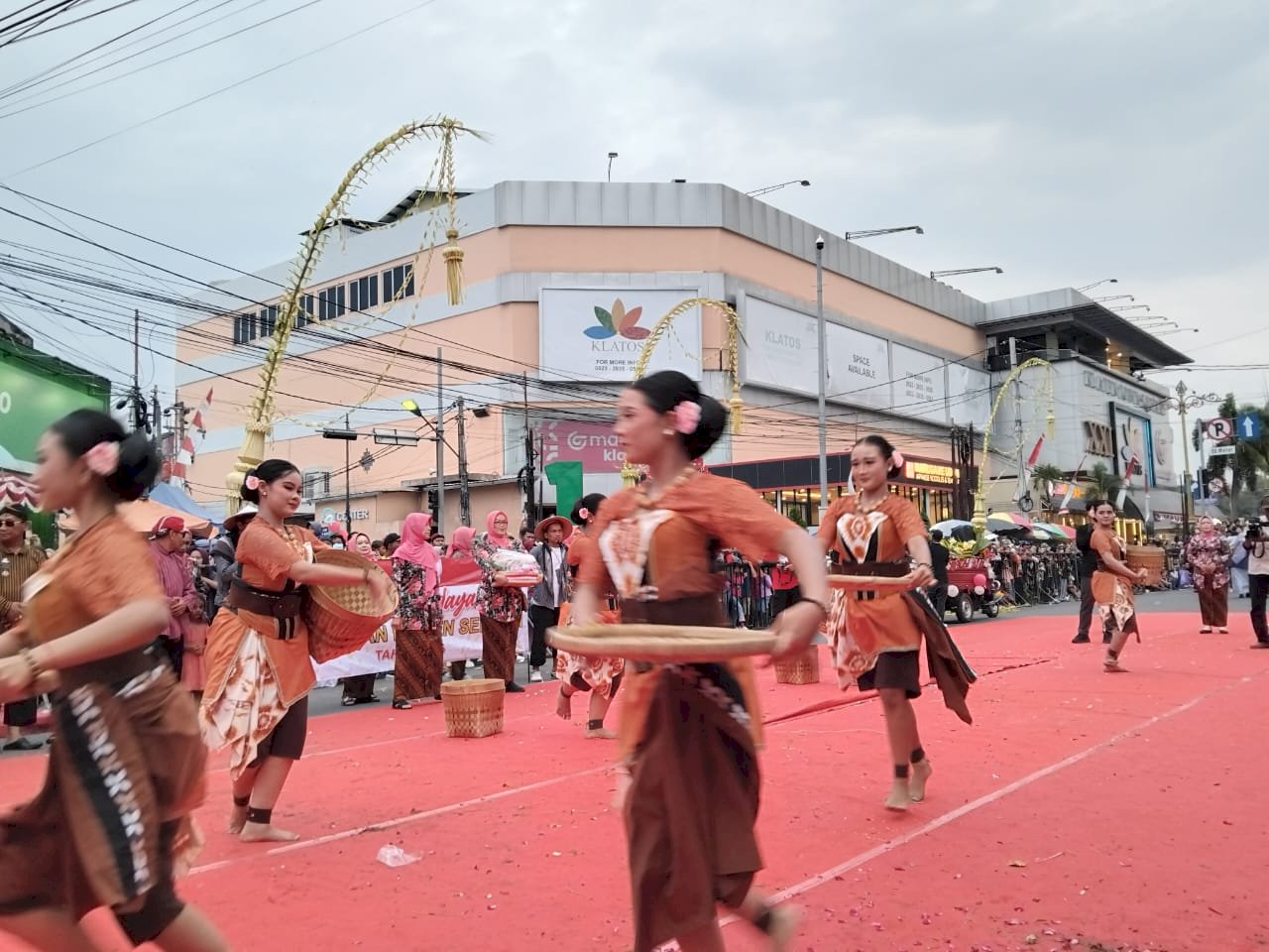 Sukses di Kirab Budaya, Klaten Selatan Tampilkan Kekompakan "Gotong Royong" Bersama SMK Negeri 3 Klaten