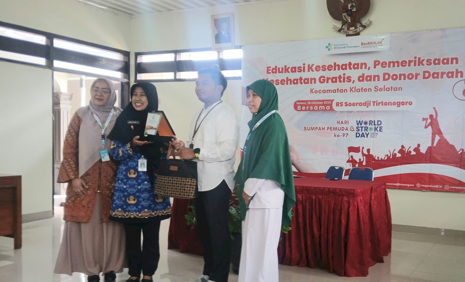 Peringati Sumpah Pemuda dan World Stroke Day, RS Soeradji Tirtonegoro Gelar Bakti Sosial Kesehatan di Klaten Selatan
