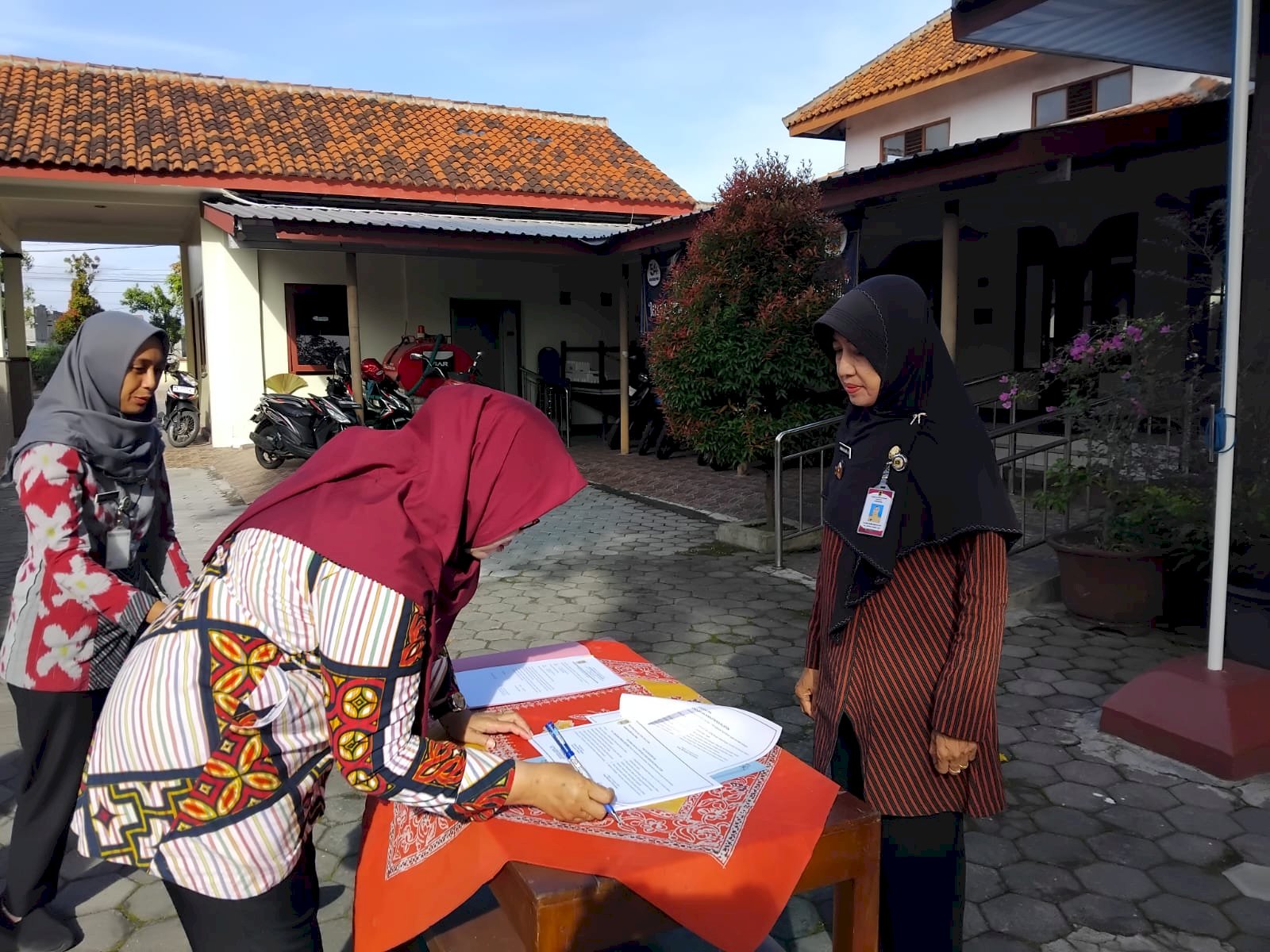 ASN Kecamatan Klaten Selatan Tandatangani Pakta Integritas Usai Apel Pagi