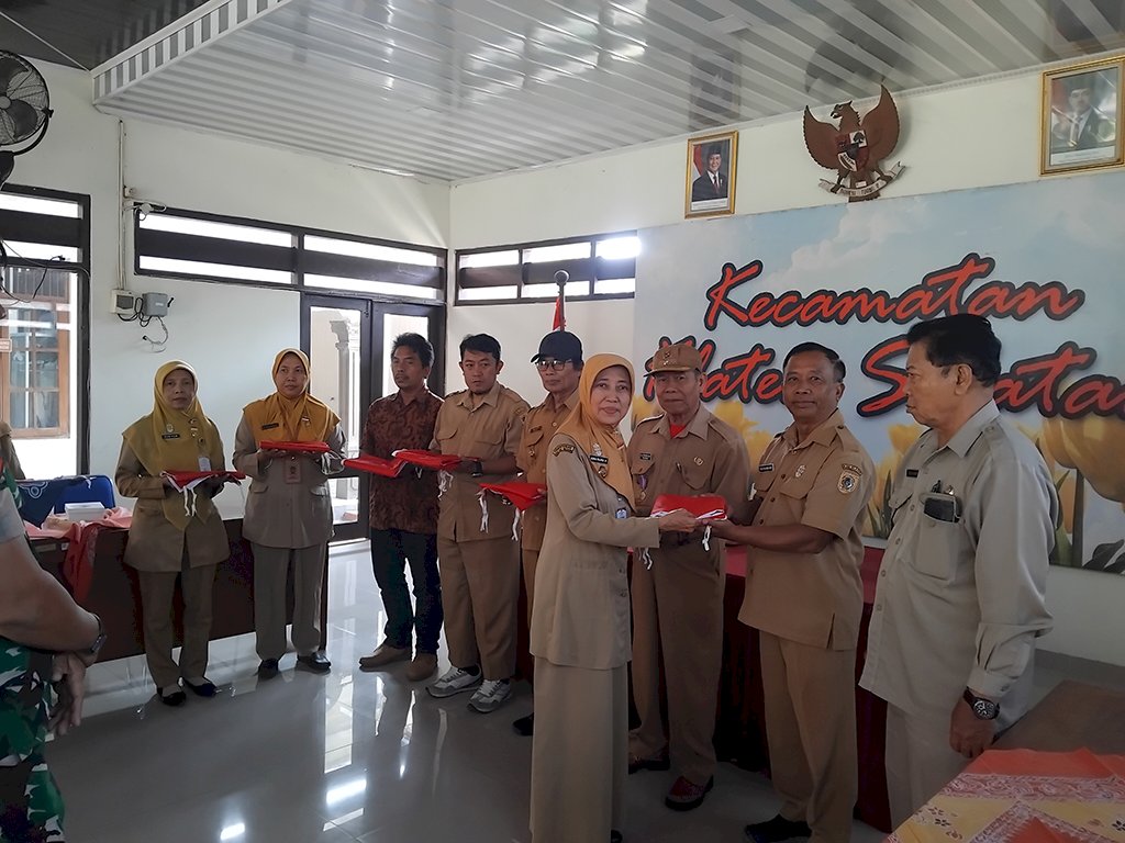 Kecamatan Klaten Selatan Laksanakan Gerakan Pembagian Bendera Merah Putih Tahun 2026