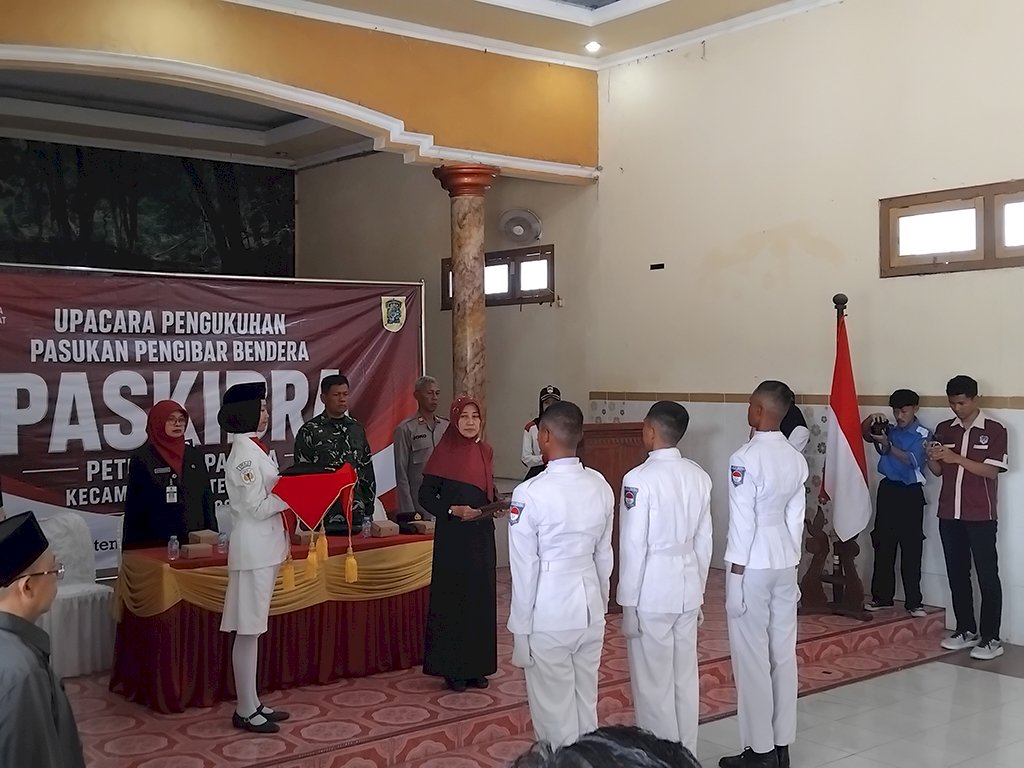Camat Klaten Selatan Kukuhkan Paskibra Kecamatan Klaten Selatan Tahun 2026